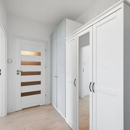 Apartment Polnocna White Elegance By Bookinghost